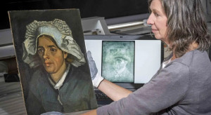 Starsza konserwatorka Lesley Stevenson i Głowa wieśniaczki Vincenta Van Gogha / Narodowa Galeria Szkocji