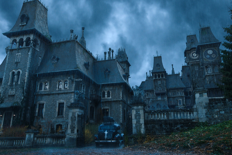 "Wednesday": Nevermore Academy - zabytkowy zamek w ojczyźnie Draculi / kadr z serialu