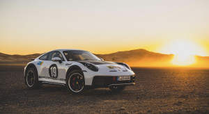 Porsche uhonorowało wyczyn polskiego kierowcy. Model 911 Dakar w historycznych barwach rajdowych, fot. materiały prasowe