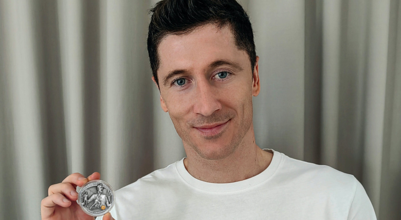 Robert Lewandowski ozłocony. Wizerunek piłkarza trafi na złote monety kolekcjonerskie / materiały prasowe Mennica Gdańska Robert Lewandowski jak Wiedźmin i Stanisław Lem. Prawdziwa gratka dla kolekcjonerów monet