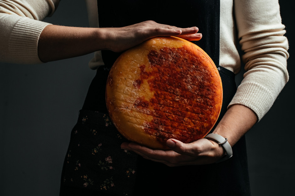 Czy jedzenie sera przed snem wywołuje koszmary? Ta firma chce to sprawdzić / Shutterstock