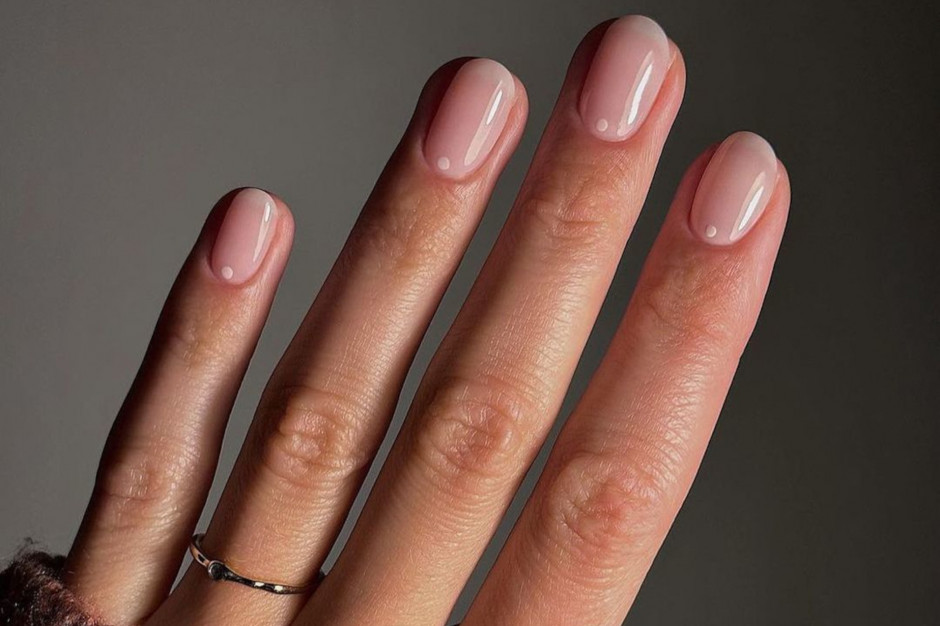 Lipgloss nails, czyli manicure z efektem błyszczyka do ust / Instagram @manucurist