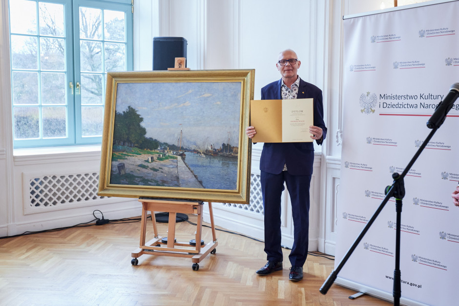 Andrzej Walas podczas uroczystej prezentacji zaginionego obrazu „Kanał w Nowym Porcie” Arthura Bendrata w Muzeum Narodowym w Gdańsku / PAP