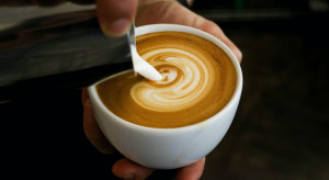 Kawa z mlekiem zaskoczyła naukowców. Jest zdrowsza niż "mała czarna"?