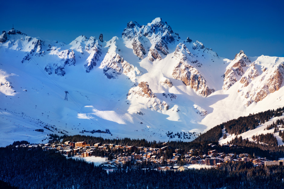 Gdzie na wakacje w lutym? Courchevel Francja / Shutterstock