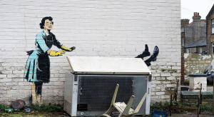 Nowy mural Banksy'ego komentuje problem przemocy domowej / @banksy