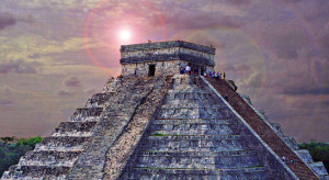 Piramida Majów w mieście Chichan Itza / Getty Images