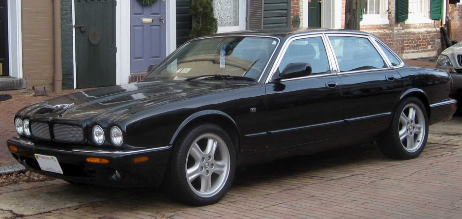 Jaguar XJ (X308) / Wikimedia Commons