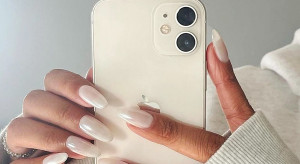Perłowe paznokcie na wiosnę 2023 / Instagram @OPI