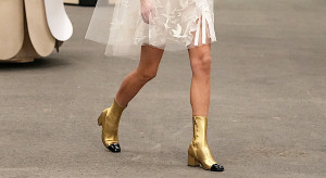 Modne buty na wiosnę 2023: Te botki Chanel podbiły serca gwiazd, stylistek i dziennikarek modowych!