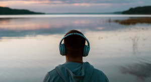 Muzyka relaksacyjna na szybkie zasypianie / Shutterstock