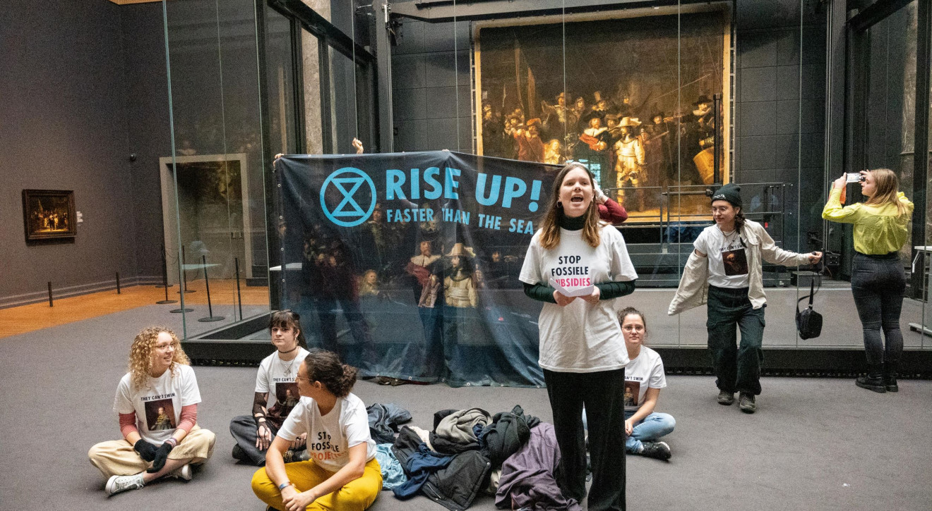 Rijksmuseum w Amsterdamie: Aktywiści klimatyczni oskarżają muzeum o wspieranie koncernu KLM