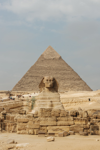 Piramida i sfink Cheopsa w Gizie / Shutterstock