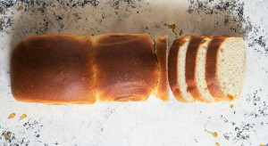 Shokupan - japoński chleb mleczny / Shutterstock