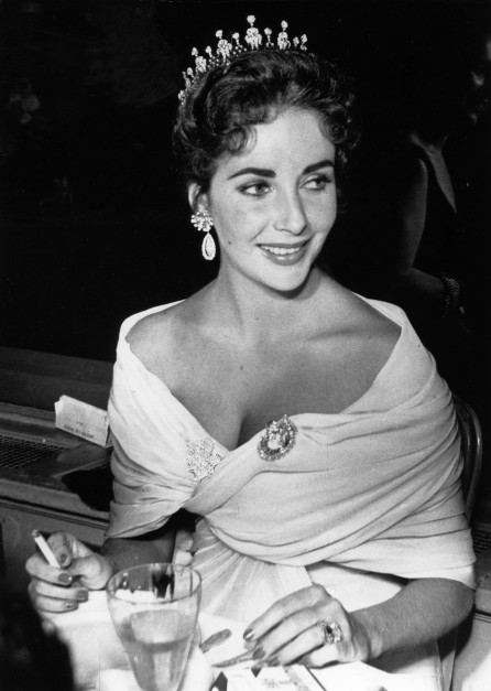 Elisabeth Taylor na Oscarach 1957 / Getty Images