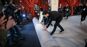 W Dolby Theatre na Oscary 2023 rozwinięto dywan w szampańskim kolorze / fot. Al Seib / ©A.M.P.A.S
