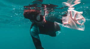 „Plastikowy smog” dusi oceany. W wodzie znajduje się 171 BILIONÓW kawałków plastiku, fot. Unsplash