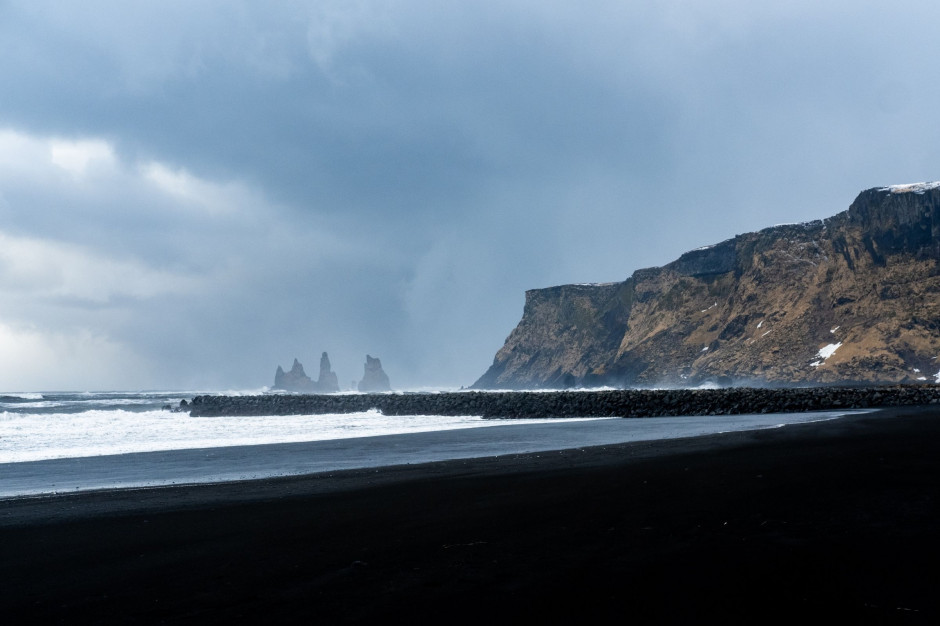 Plaża Reynisfjara na Islandii / fot. Dana Andreea Gheorghe on Unsplash