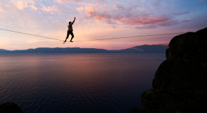 Slackline to najmodniejszy i najciekawszy sport tego roku. Dlaczego warto spróbować i od czego zacząć?