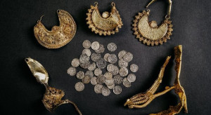 Cenny skarb sprzed 800 lat znaleziony w Holandii / Archeologie West-Friesland/Fleur Schinning