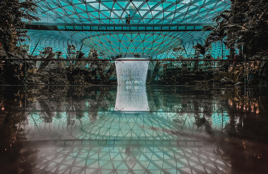 Wodospad na lotnisku w Singapurze / fot. Unsplash