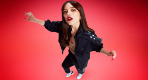 Serialowa Wednesday - Jenna Ortega – w kontynuacji „Soku z żuka” Tima Burtona? / materiały prasowe Adidas