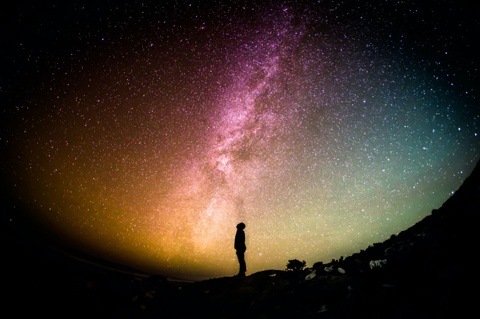 Pięć planet w jednej linii ustawi się na niebie jeszcze w marcu / fot. Greg Rakozy on Unsplash