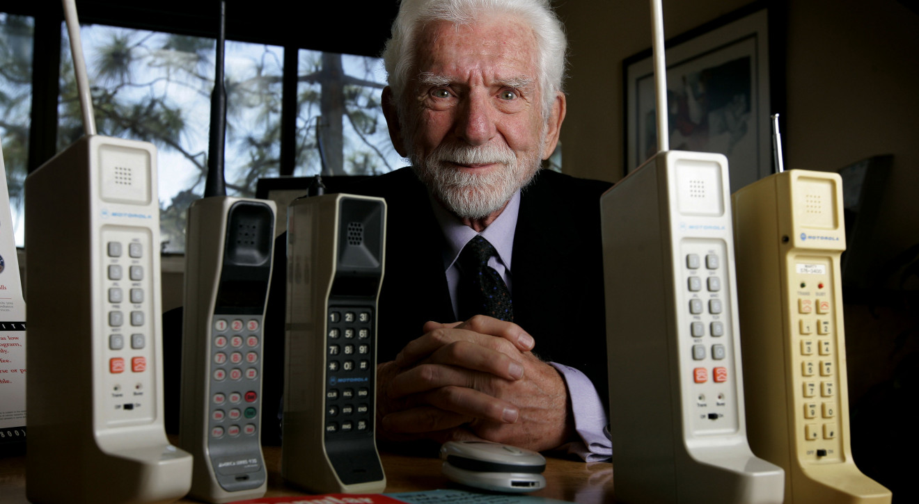 Telefon komórkowy ma 50 lat. W 1973 roku Marty Cooper wykonał pierwsze w historii połączenie i zadzwonił do konkurencji