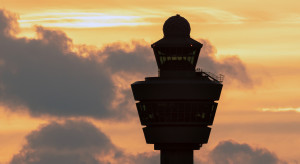 Główne lotnisko Amsterdamu chce być bardziej eko. Zakaże lądowania prywatnych samolotów, fot. Shutterstock