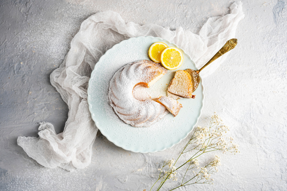 Wielkanocna babka Neli Rubinstein - genialny przepis na ciasto polskiej Królowej Przyjęć! / Shutterstock