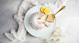Wielkanocna babka Neli Rubinstein - genialny przepis na ciasto polskiej Królowej Przyjęć! / Shutterstock