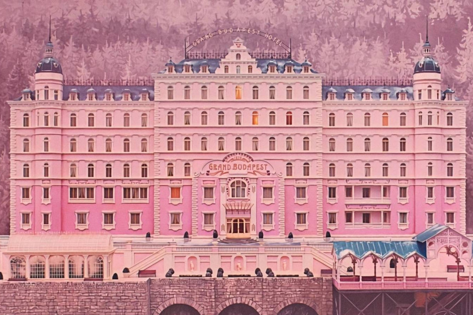 Kolory w filmie "Grand Budapest" Wesa Andersona / kadr z filmu