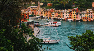 Portofino wprowadza dwie czerwone strefy "no selfie". Czy włoskie miasteczko zamieni się w "miejsce tylko dla elit"?