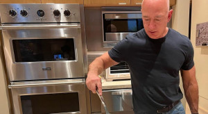 Jeff Bezos uwielbia piec ciasteczka / fot. Instagram @laurenwsanchez
