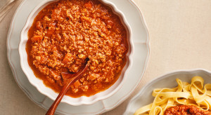Włosi zmieniają przepis na tradycyjny sos boloński. Czosnek i brandy to "kulinarna zbrodnia"! / Shutterstock