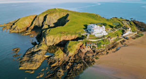 Burgh Island trafiła na sprzedaż razem z luksusowym hotelem, który się na niej znajduje / Shutterstock