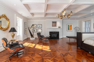 Zabytkowa willa w Georgetown, w której mieszkała Jackie Kennedy, wystawiona na sprzedaż - główna sypialnia / Sotheby's Realty 
