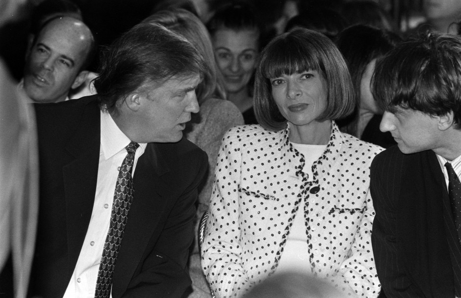 Anna Wintour i Donald Trump na pokazie Marca Jacobs w 1995 roku / Getty Images