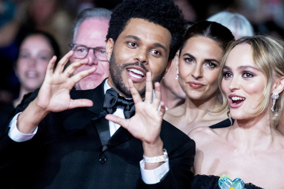 Cannes 2023 The Weeknd z damskim zegarkiem Piaget Limelight Gala