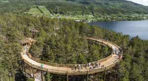 Norwegia zbudowała ścieżkę w koronach drzew. Polacy już dawno docenili ten sposób spędzania wolnego czasu