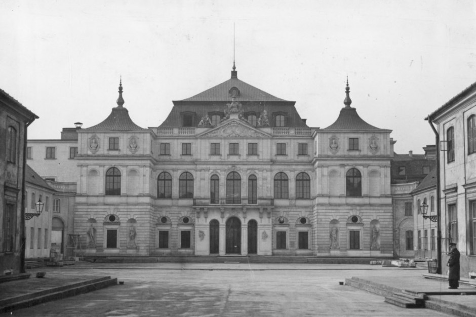 WARSZAWA: Nieistniejący Pałac Brühla to potężna kapsuła czasu / Narodowe Archiwum Cyfrowe