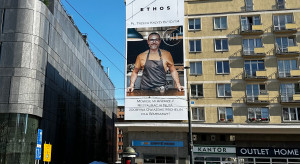 "Mówcie mi Andrzej". Szef kuchni Andrea Camastra chwali się Gwiazdką Michelin na bilbordzie w centrum Warszawy. Tak to się robi, proszę Państwa!