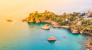 Dokąd prawdziwi Włosi jeżdżą na wakacje? Wybrzeże Sycylii / Shutterstock