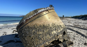 Na plaży w Australii znaleziono tajemniczy obiekt. Prawdopodobnie pochodzi z Kosmosu / Twitter @AusSpaceAgency