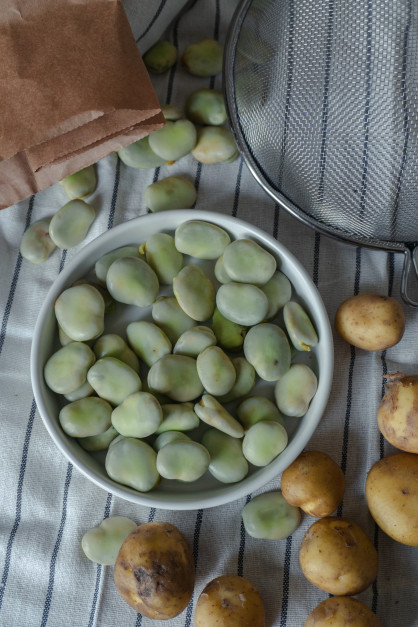 Bób i francuskie ziemniaki od dostawcy Zielona Skrzynka z Lokalnego Rolnika / fot. Angelika Lachawiec