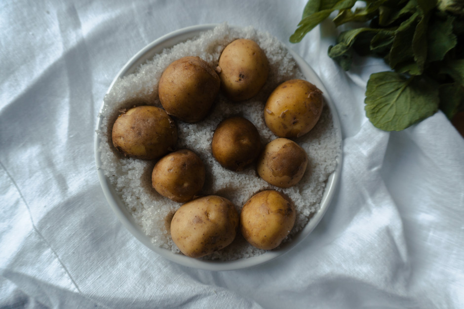 Francuskie ziemniaki w soli z Lokalnego Rolnika / fot. Angelika Lachawiec