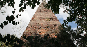 WIEŻA ARIAŃSKA W KRYNICY: Co kryje się pod najstarszą piramidą w Polsce?