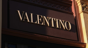 Valentino idzie na wojnę z… Valentino. O co chodzi we włoskiej wojnie o logo?