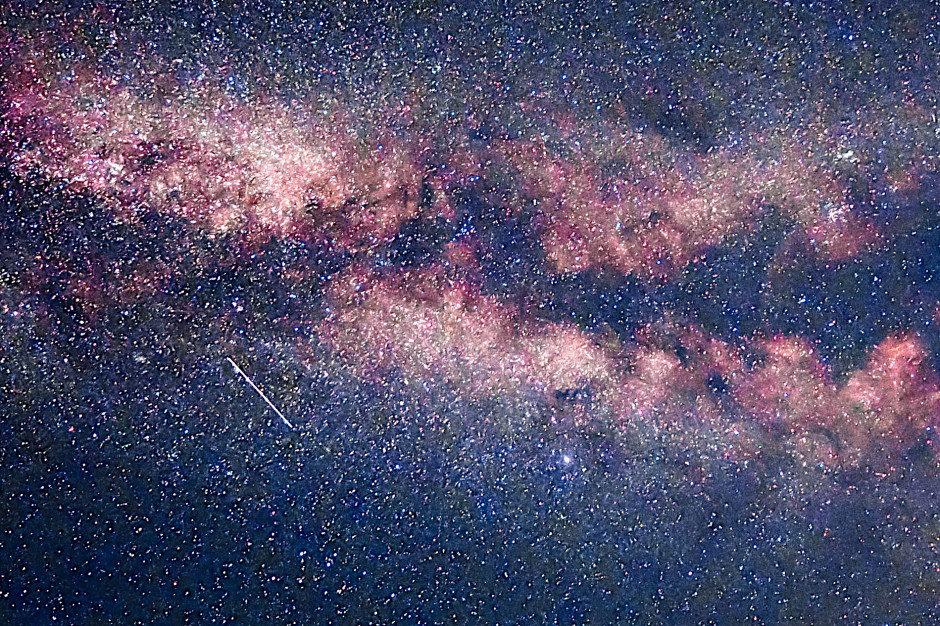 Zbliża się Deszcz Perseidów 2023! Kiedy i gdzie oglądać spadające gwiazdy? / Shutterstock