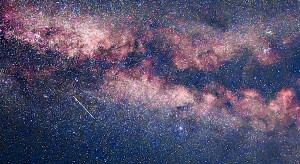 Zbliża się Deszcz Perseidów 2023! Kiedy i gdzie oglądać spadające gwiazdy? / Shutterstock